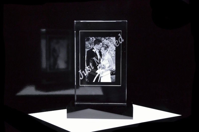 Kristall Flachglas F150 mit Glassockel Querformat | 2D Glasinnengravur
