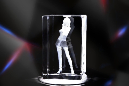 Frau stehend | 3D Motiv Glasinnengravur