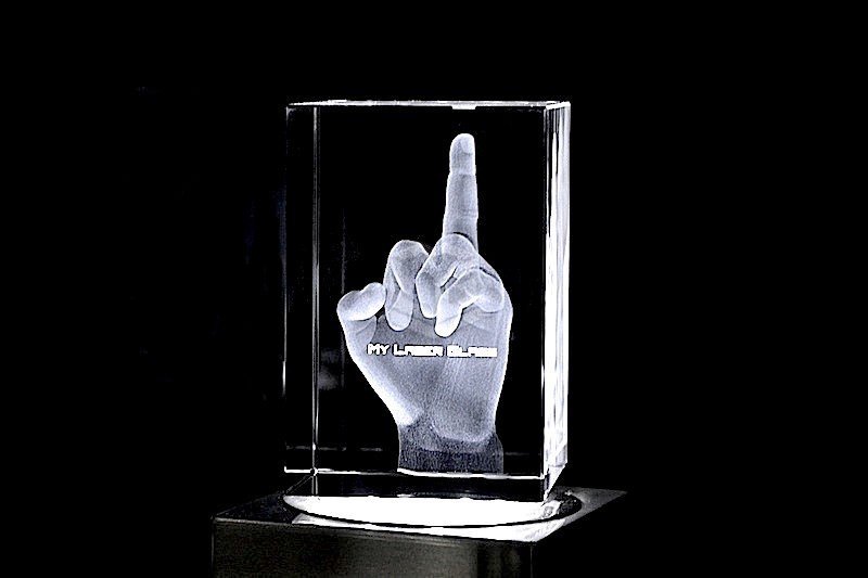 Mittelfinger Geste | 3D Motiv Glasinnengravur
