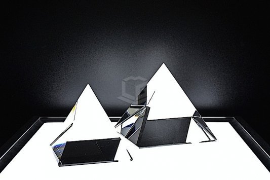 Kristallglas Pokal Pyramide | 2D/3D Glasinnengravur