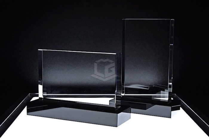 Kristall Flachglas F100 mit Glassockel Hochformat | 2D Glasinnengravur