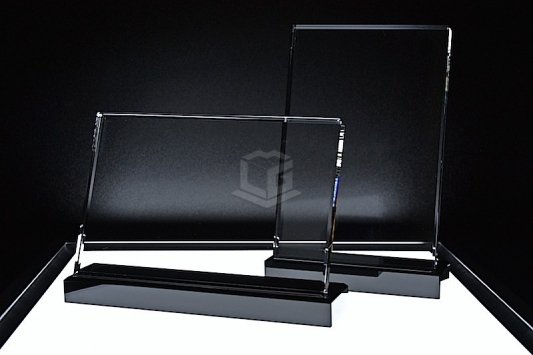 Flachglas FS160 schräg mit Glassockel Querformat | 2D Glasinnengravur