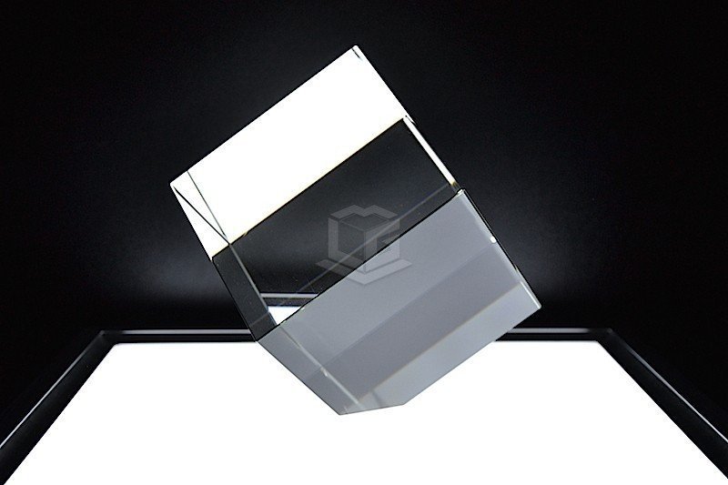 Kristallglas Würfel Diagonal CC100 | 3D Glasinnengravur
