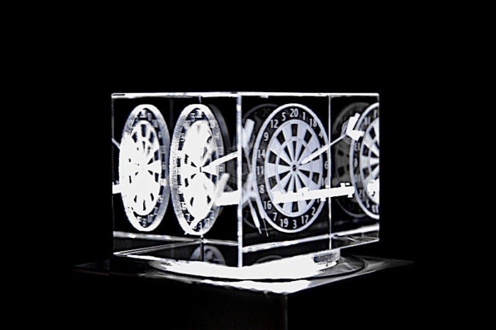Darts / Dartscheibe mit Pfeil | 3D Motiv Glasinnengravur